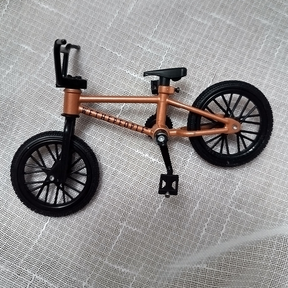 FREE-AD-ON Tech Deck BMX Finger Bike Wethepeople Zodiac (Bronze) - Picture 1 of 1